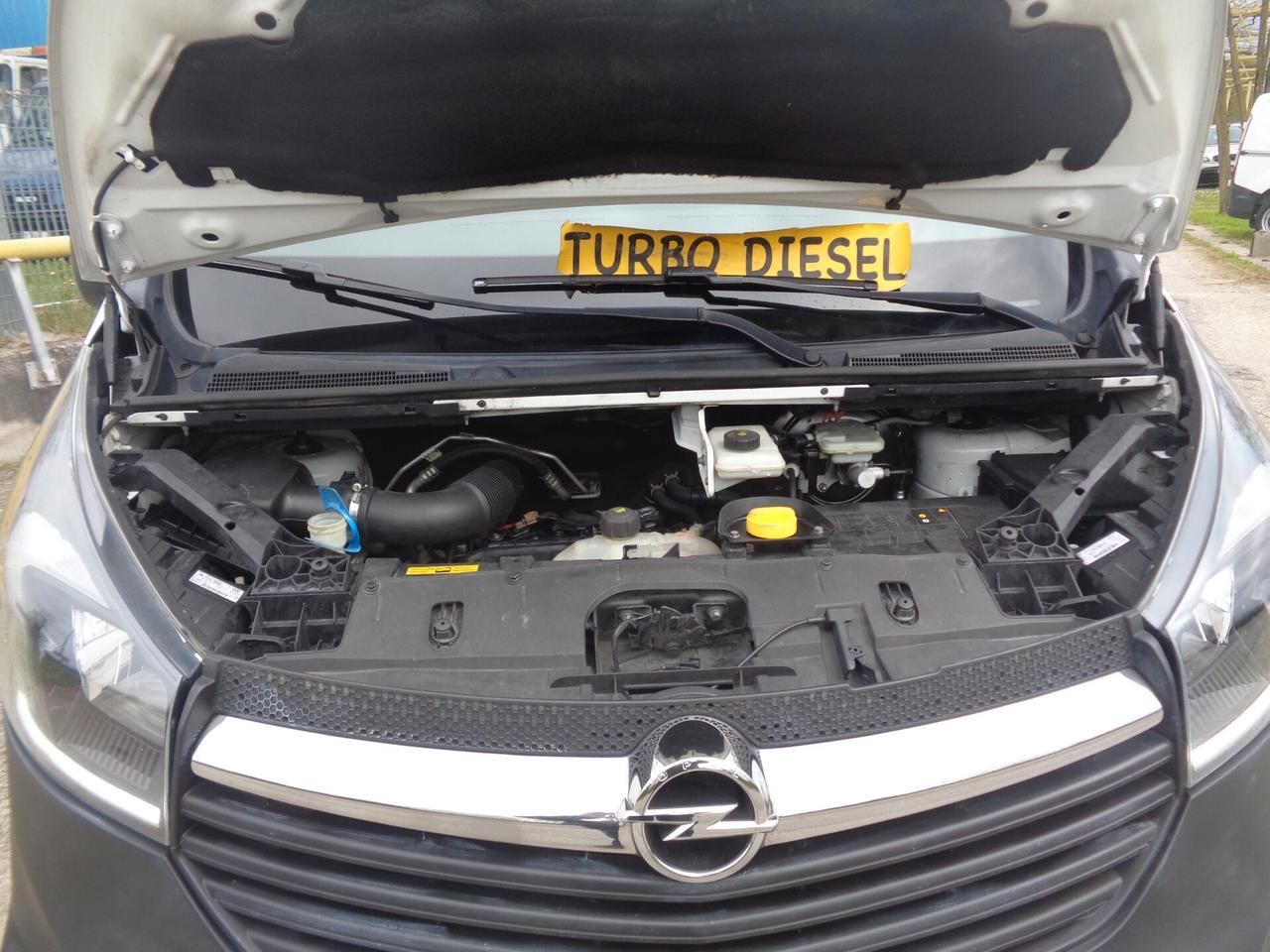 Vivaro 1.6 BiTurbo friziobne e volano km0 garz 12 mesi