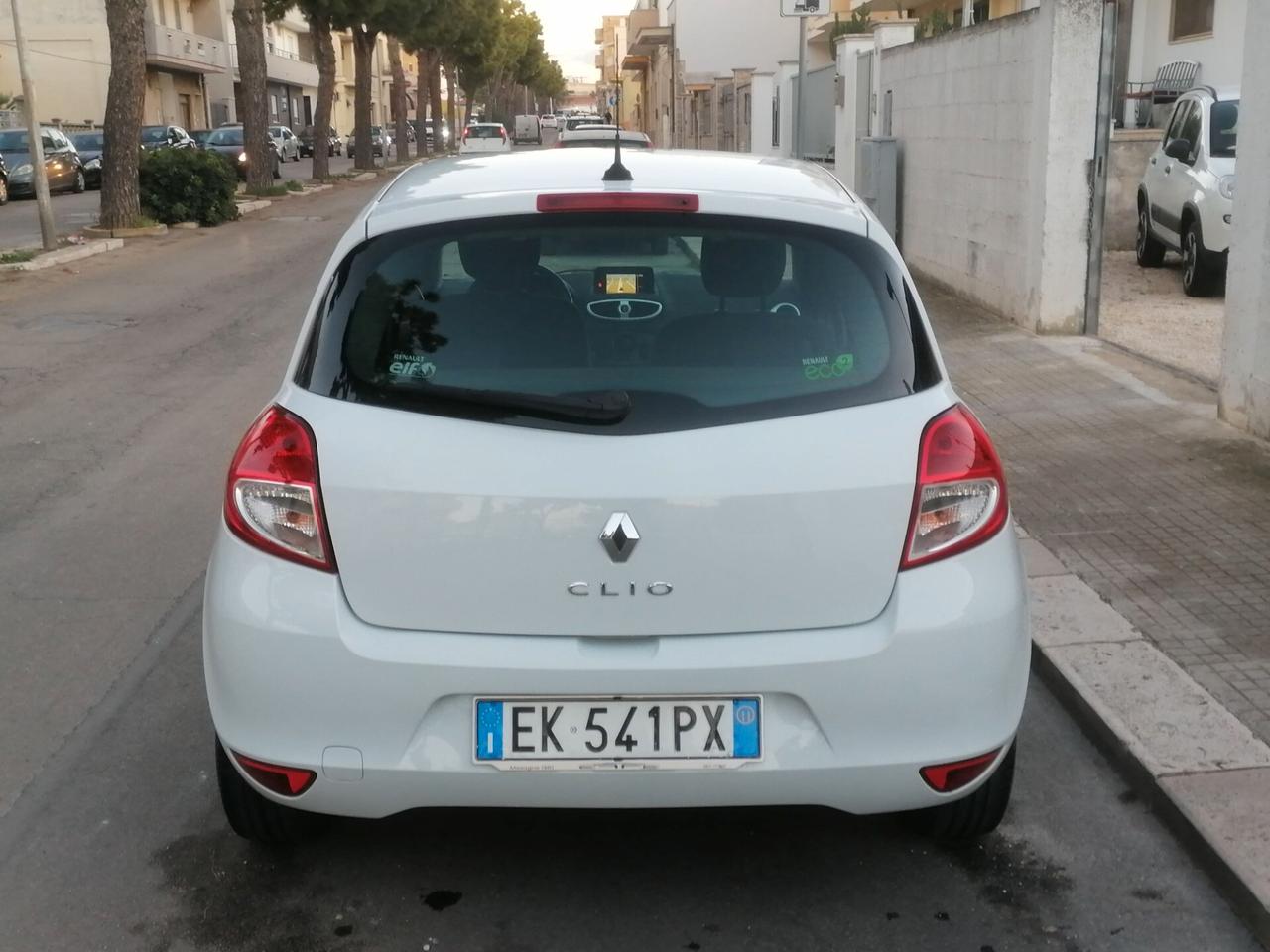 Renault Clio 1.2 75CV 5Porte NAVI KM 119.000 2011