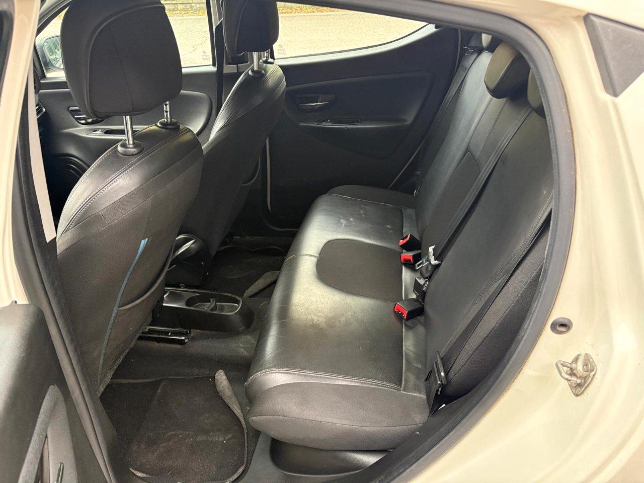 Lancia Ypsilon 5 Porte Ypsilon 1.2 8v Silver 69cv OK NEOPATENTATO
