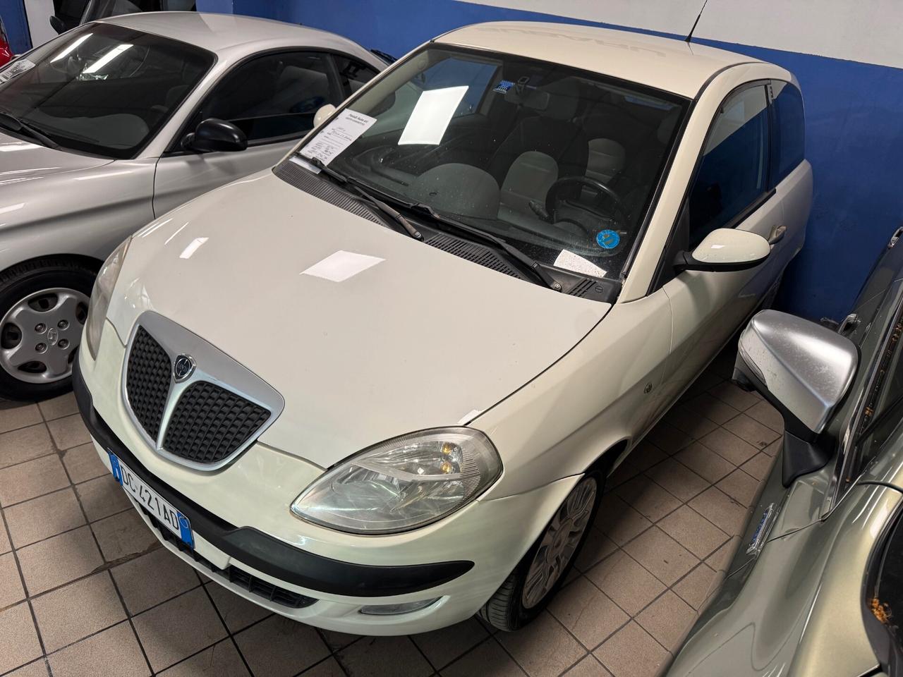 Lancia Ypsilon 1.2 neopatentati