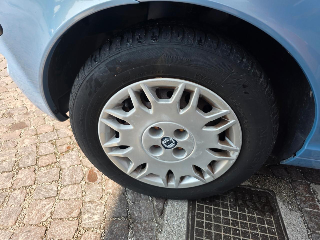 Lancia Ypsilon 1.2 con 140.000km