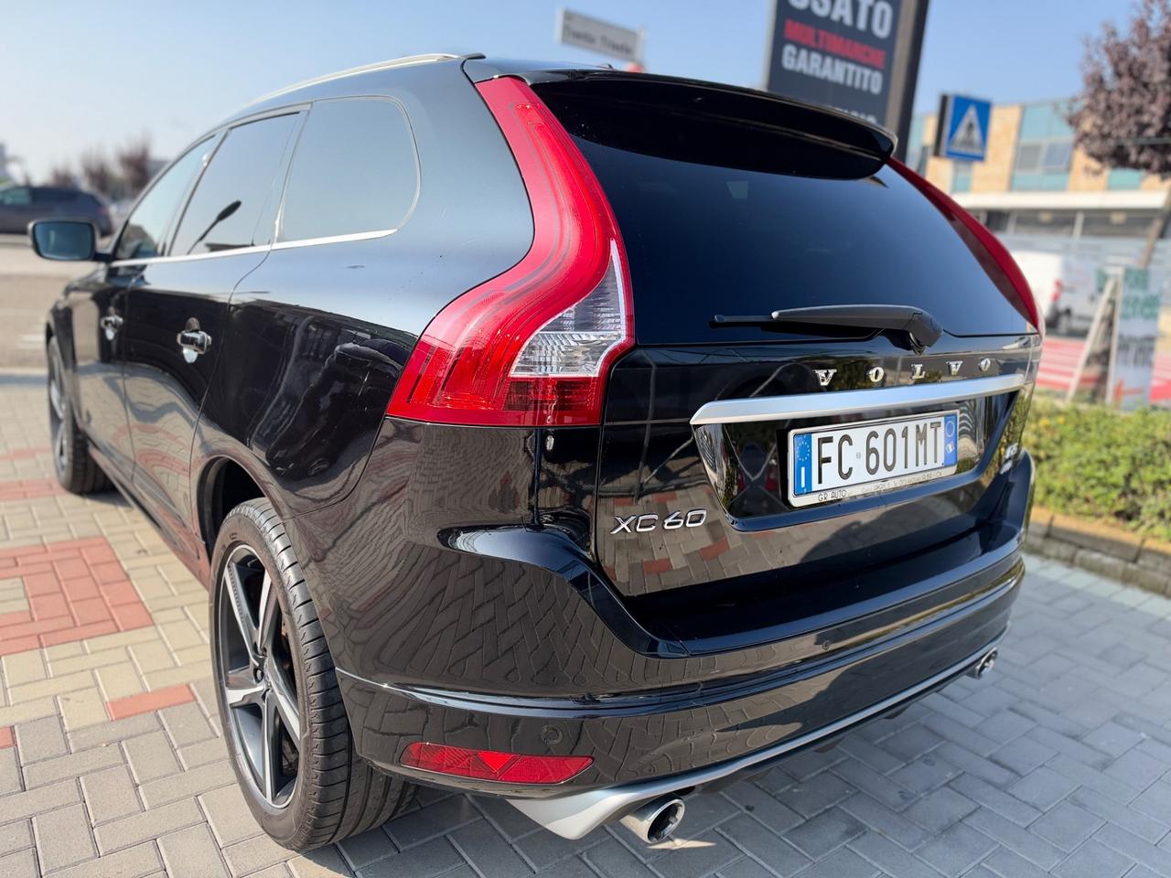 Volvo XC 60 D5 AWD Geartronic R-design Momentum