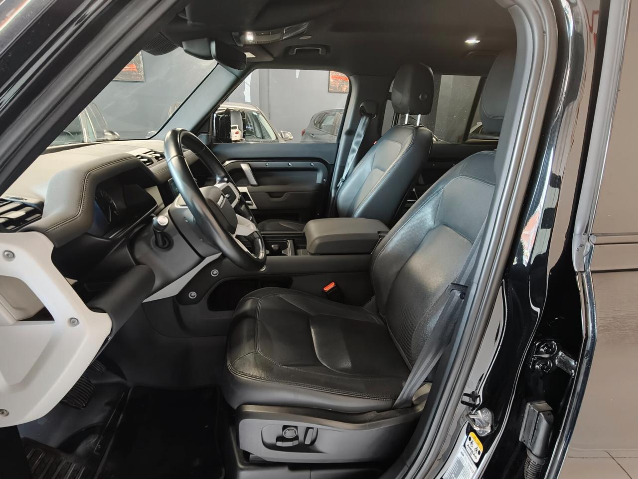 Land Rover Defender 110 3.0D I6 200 CV AWD Auto X-Dynamic SE