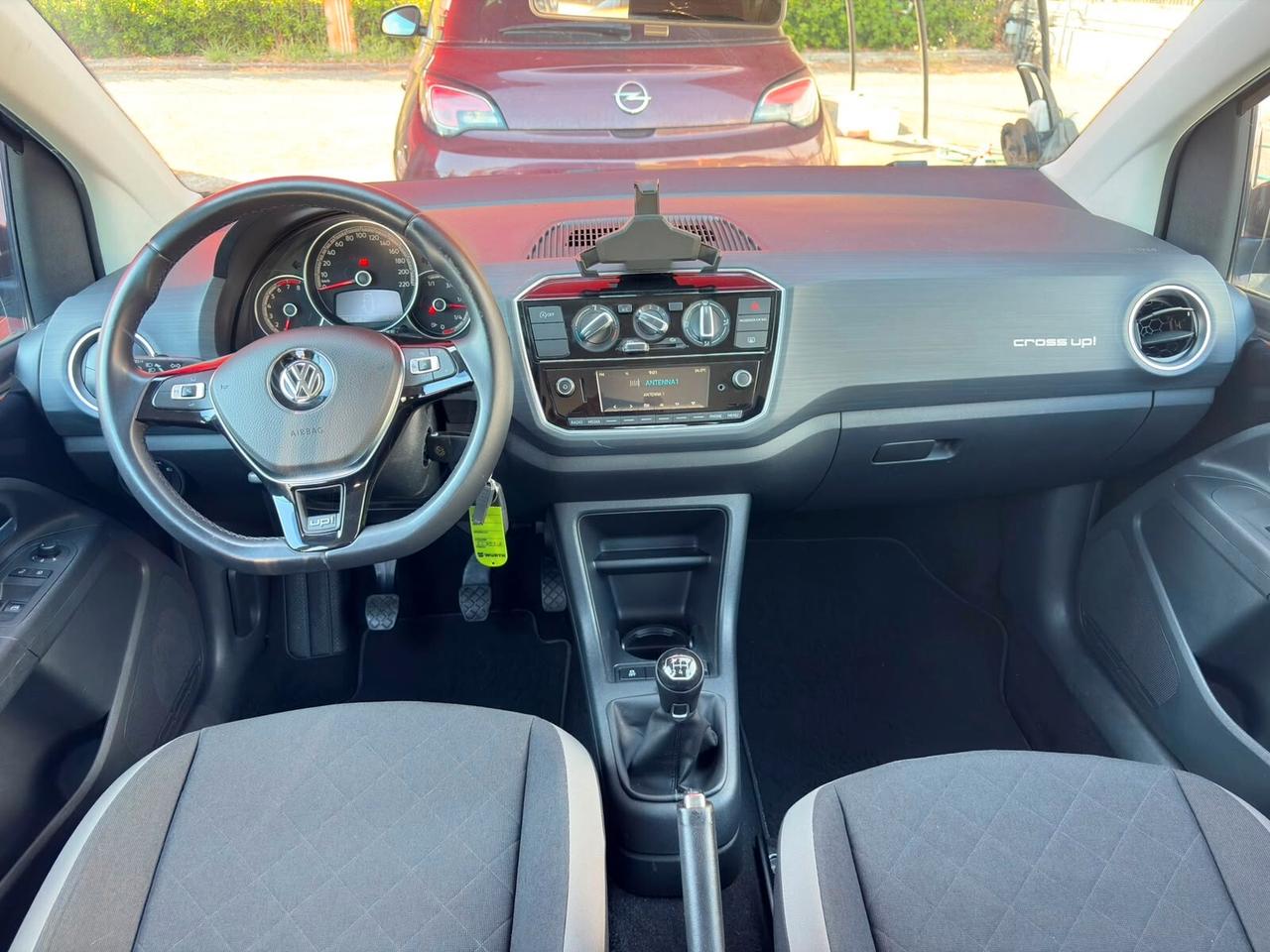 Volkswagen up! 1.0 75 CV 5p. cross BlueMotion Technology