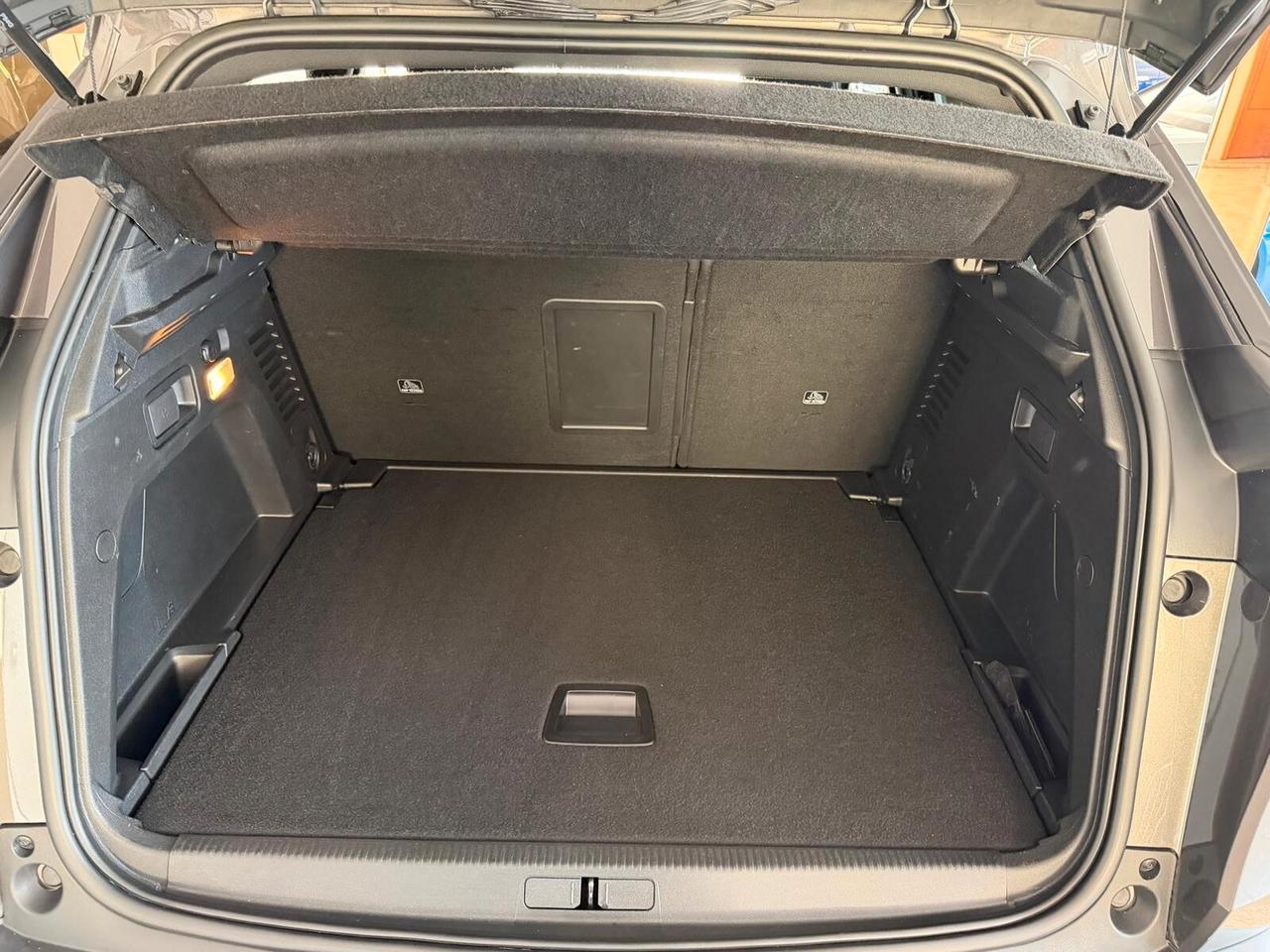 Peugeot 3008 1.5 BLUEHDI 130 cv. Eat8 ALLURE (Nav)