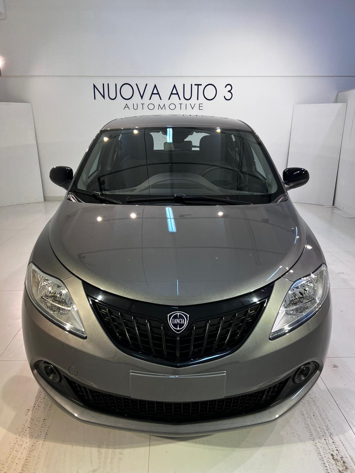 Lancia Ypsilon 1.0 FireFly 5 porte S&S Hybrid Silver