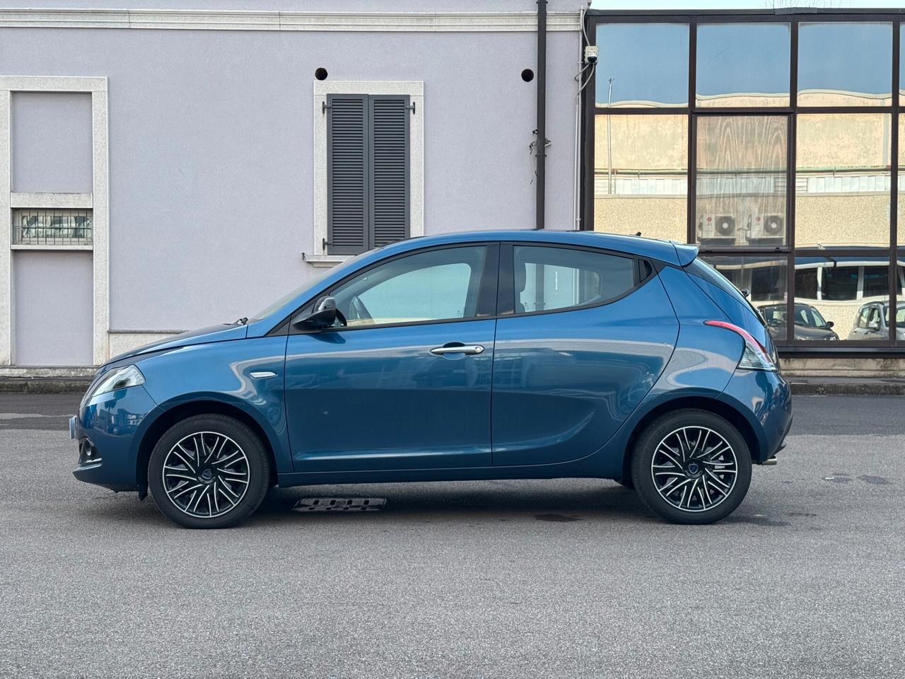 Lancia Ypsilon 1.0 FireFly 5 porte S&S Hybrid Gold Plus OK NEOPATENTATI -UNICO PROPRIETARIO