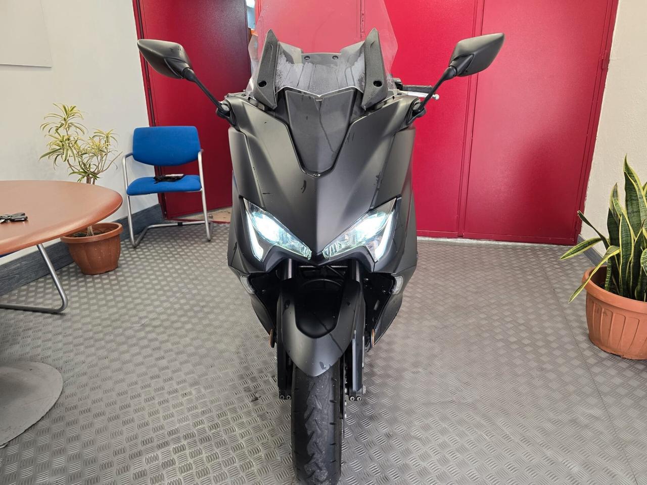 YAMAHA T MAX 560