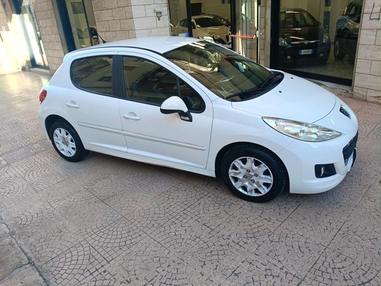 PEUGEOT 207 1.4 DIESEL 70CV-NEOPATENTATI-Euro 4790