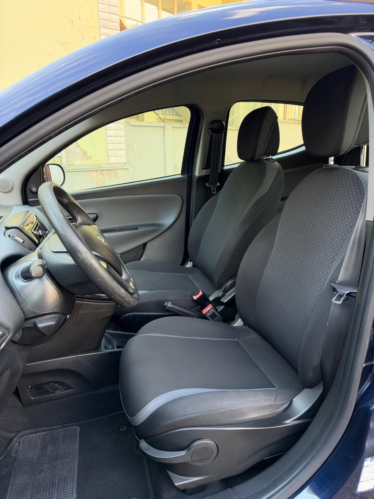 Lancia Ypsilon 1.3 MJT 16V 80 CV 5 porte S&S Silver