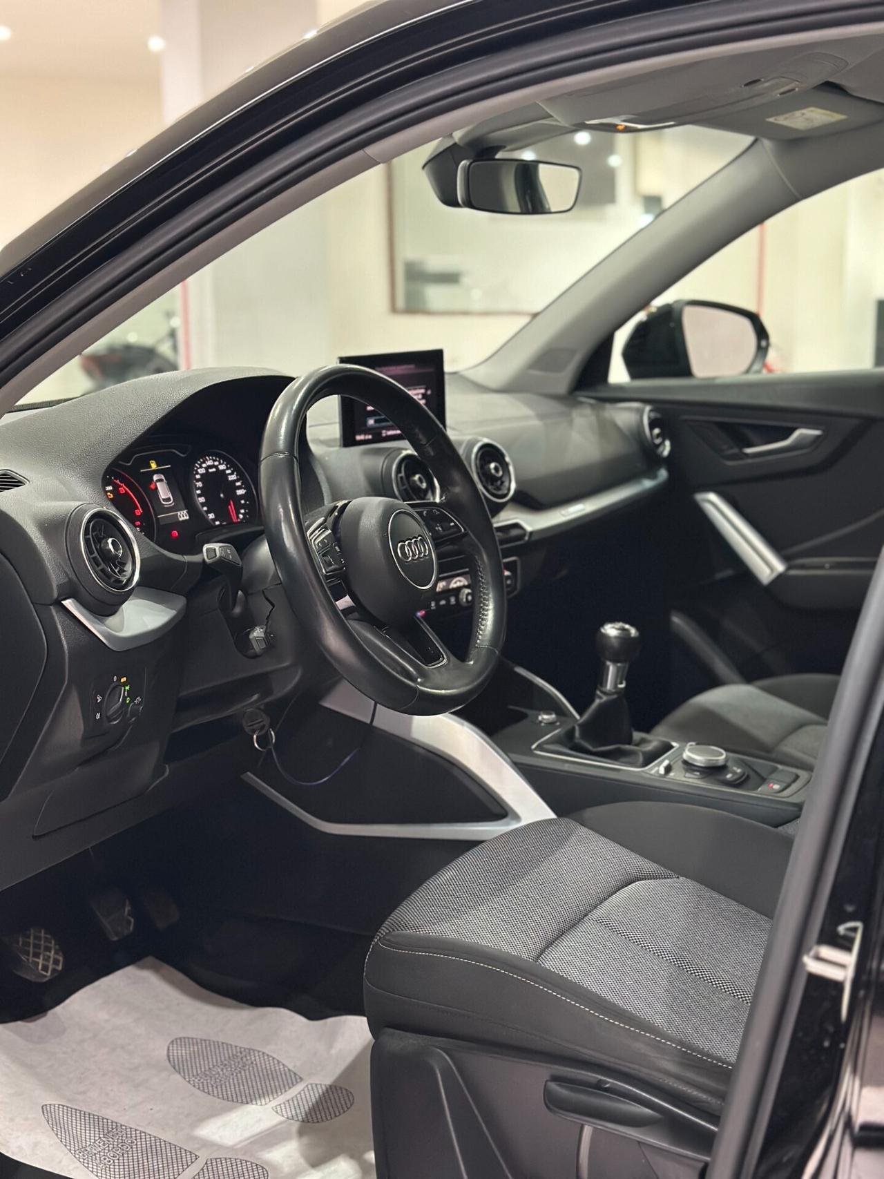 Audi Q2 30 TDI Identity Black