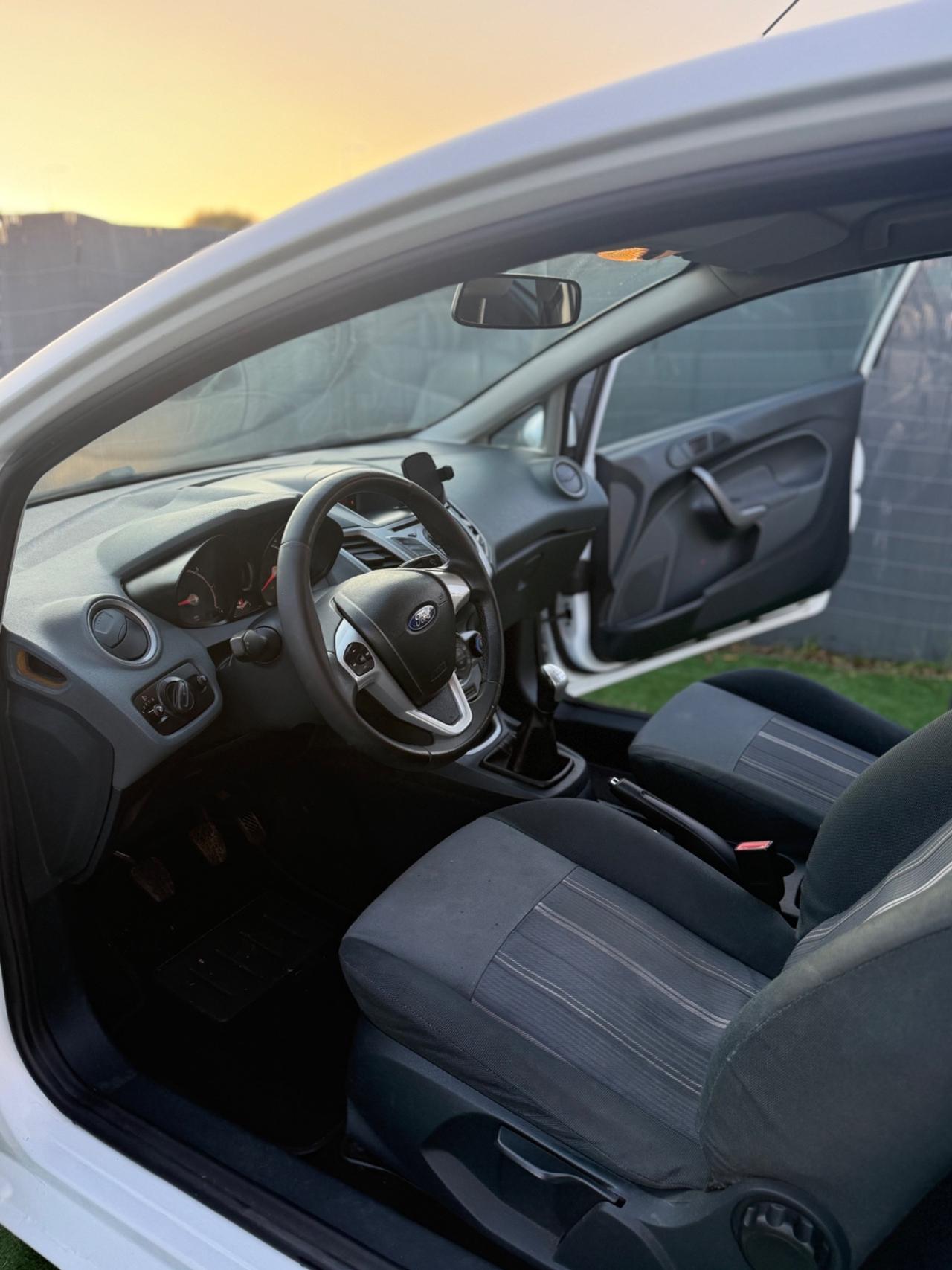 Ford FIESTA 1.4 TDCI TITANIUM NEOPATENTATI