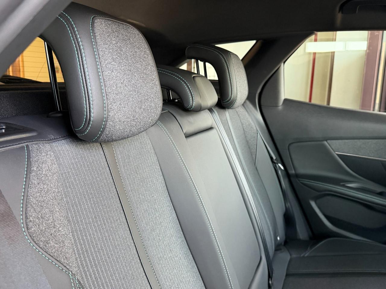 Peugeot 3008 1.5 BLUEHDI 130 cv. Eat8 ALLURE PACK (Nav)