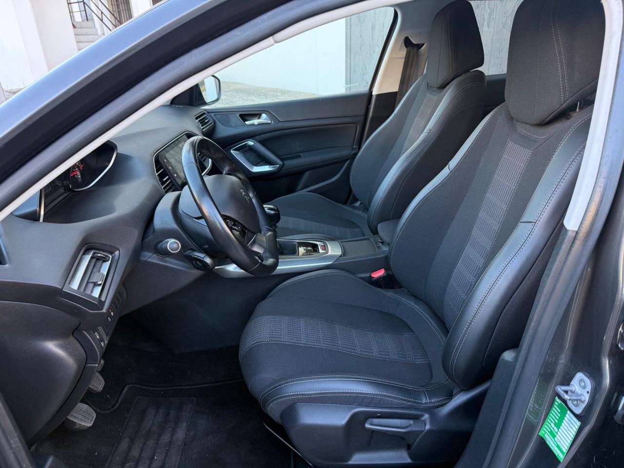Peugeot 308 1.2 Turbo Benzina POCHI KM 2021 NEOPAT