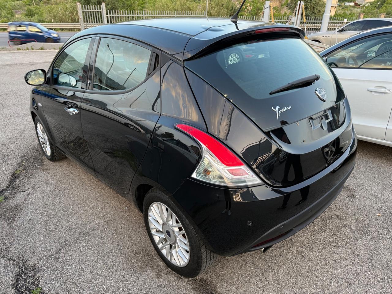 Lancia Ypsilon 1.2 69 CV 5 porte S&S Gold