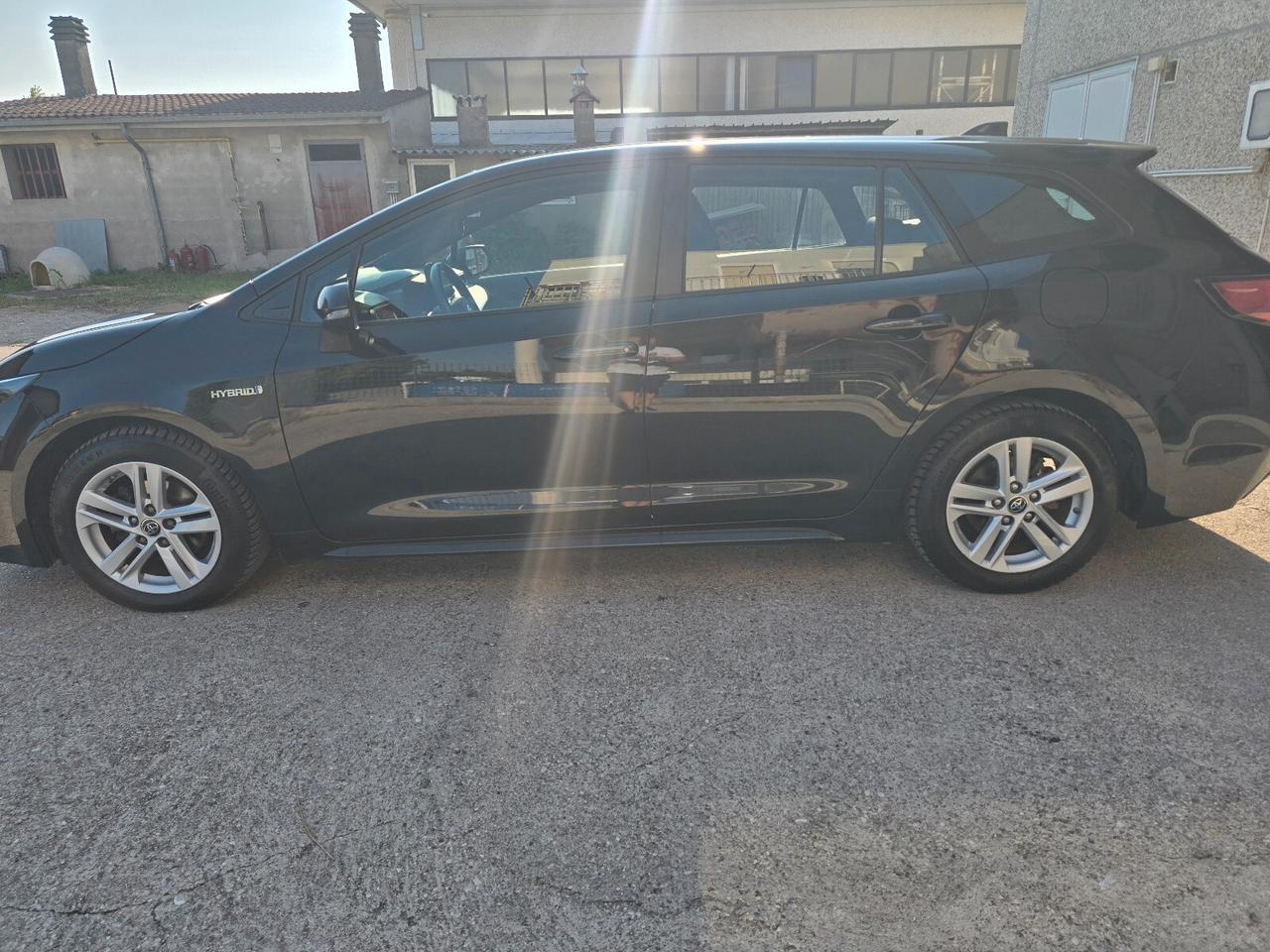 Toyota Corolla Touring Sports 1.8 Hybrid Business