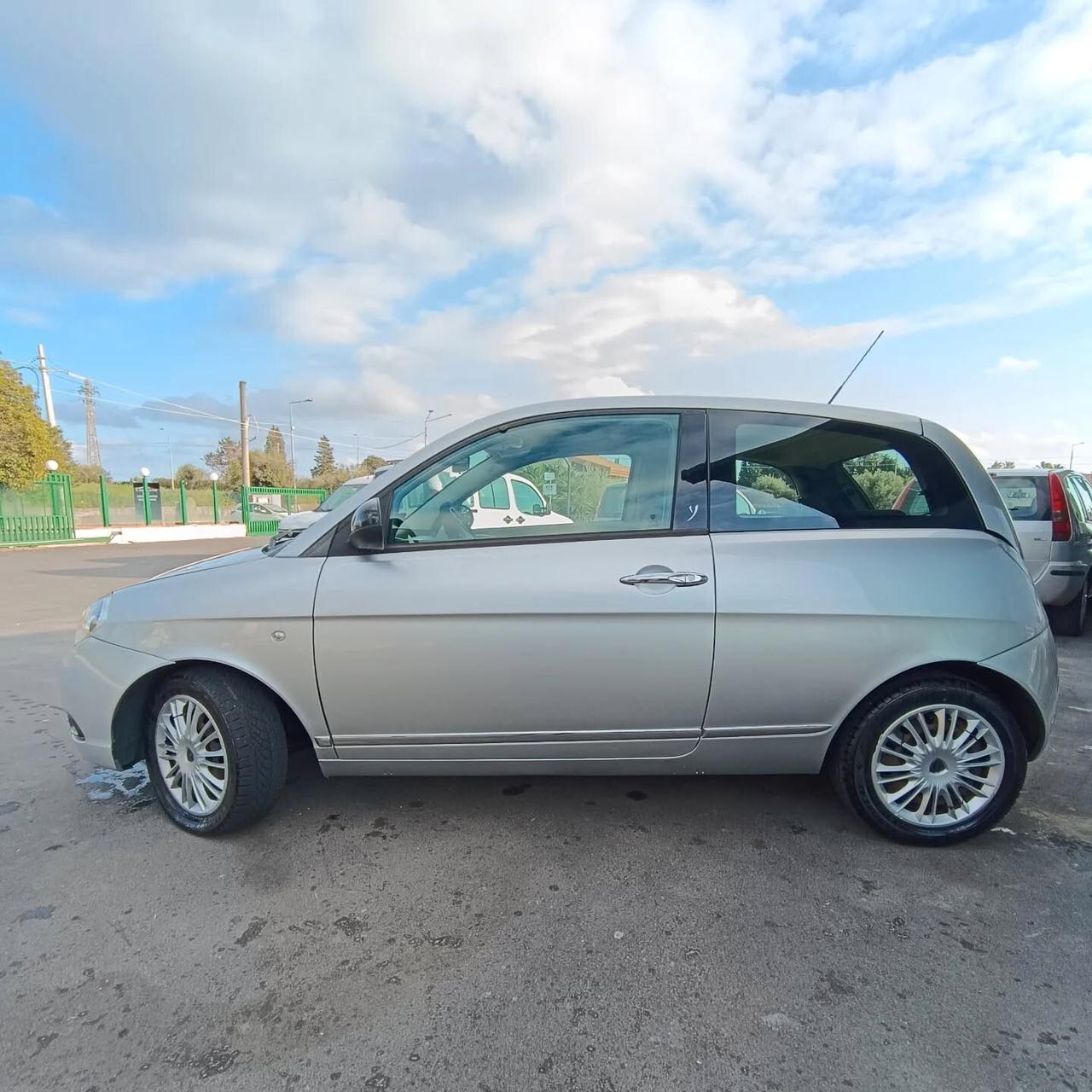 Lancia Ypsilon 1.2 69 CV OK NEOPATENTATI