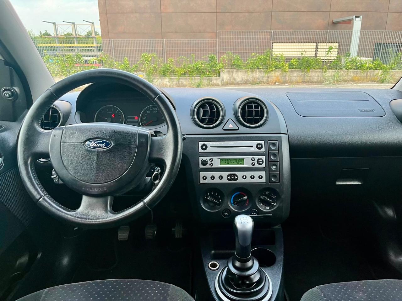 Ford Fiesta 1.2benz 2004 104.000km per neopatentati
