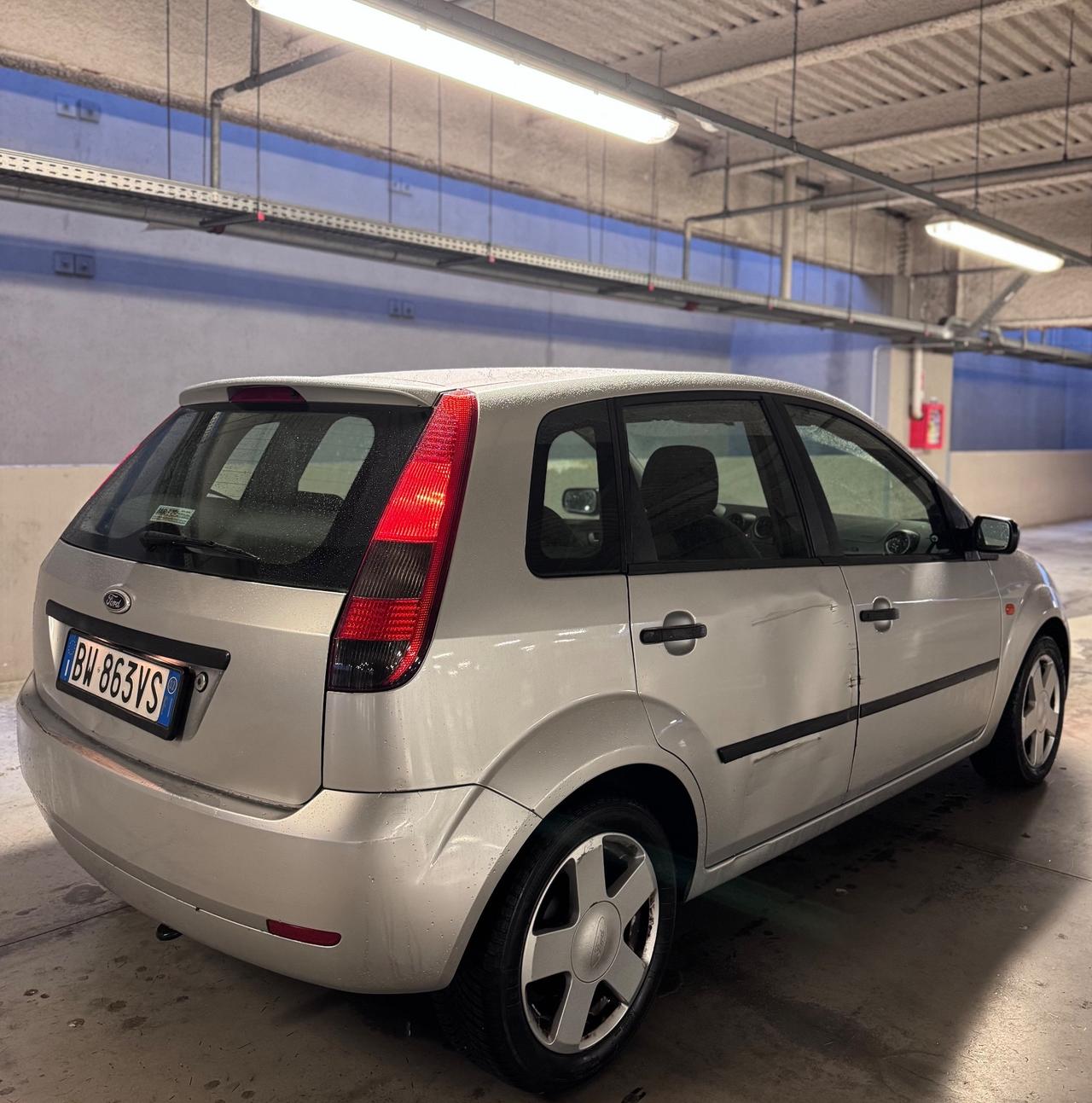 Ford Fiesta 1.4 16V 5p. Ghia