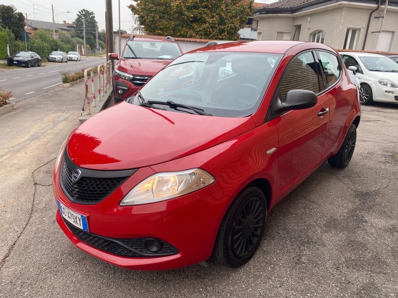 Lancia Ypsilon 1.2 69 CV 5 porte S&S Gold hybrid ecochic
