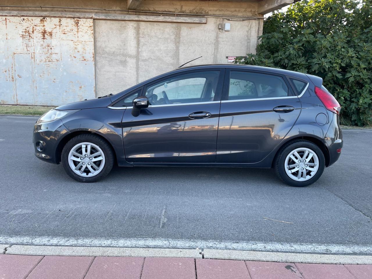 Ford Fiesta 1.4 TDCi 68CV 5 porte Titanium