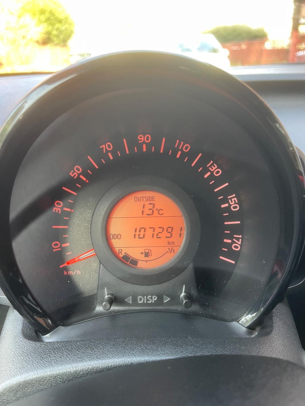 Toyota Aygo 1.0 VVT-i 69 CV 5 porte x-wave Bordeaux TSS