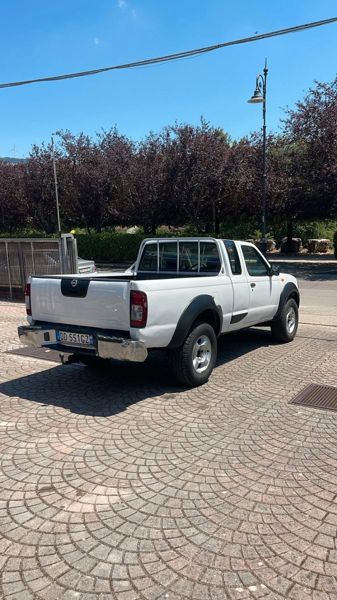 Nissan King Cab 4 posti cassone lungo