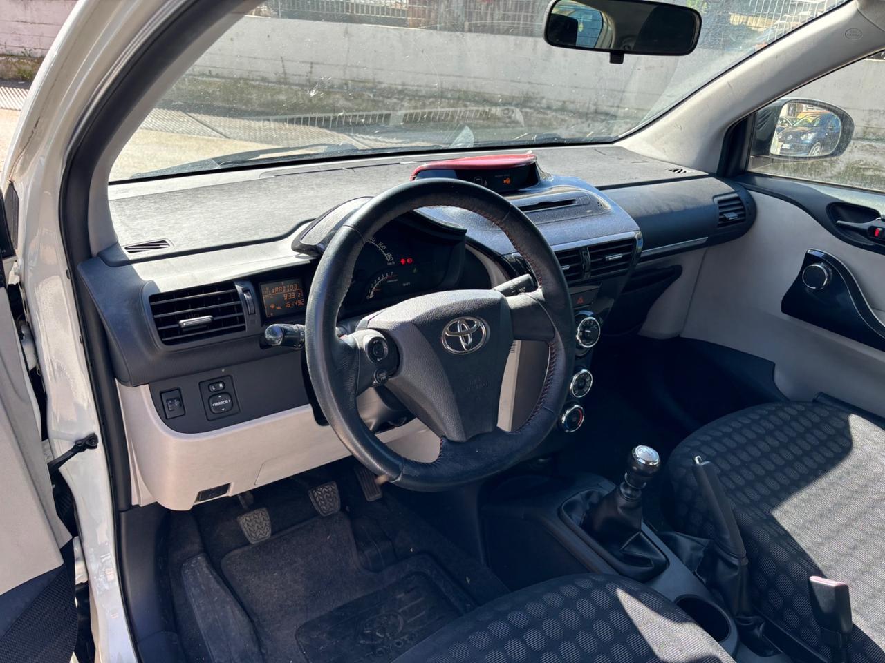 Toyota iQ 1.0 CVT Lounge