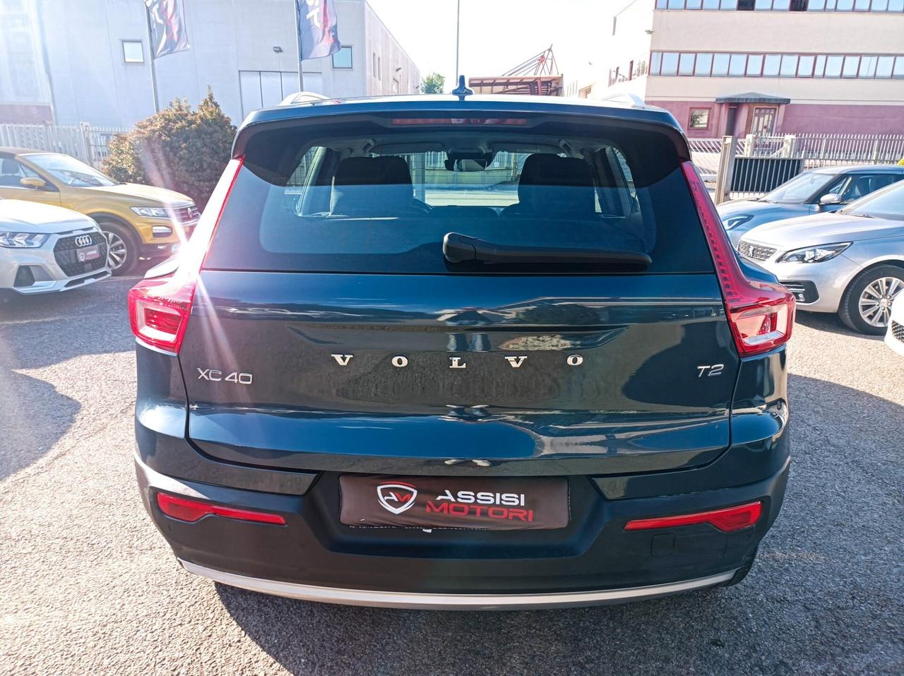 Volvo XC40 T2 Geartronic Momentum Pro