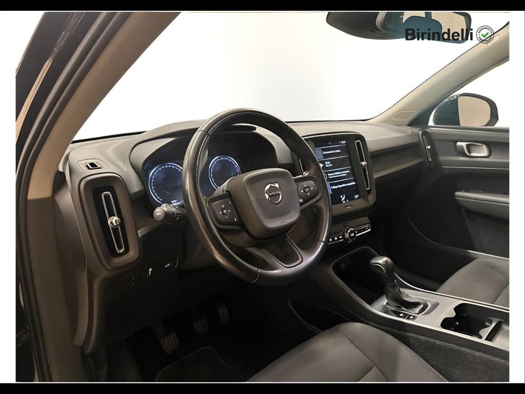 VOLVO XC40 (2017-->) - XC40 T2 Momentum