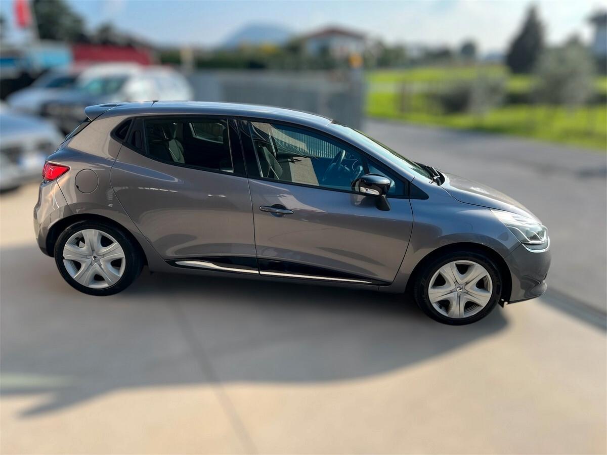 Renault Clio 1.2 75CV 5 porte Live X NEOPATENTATI