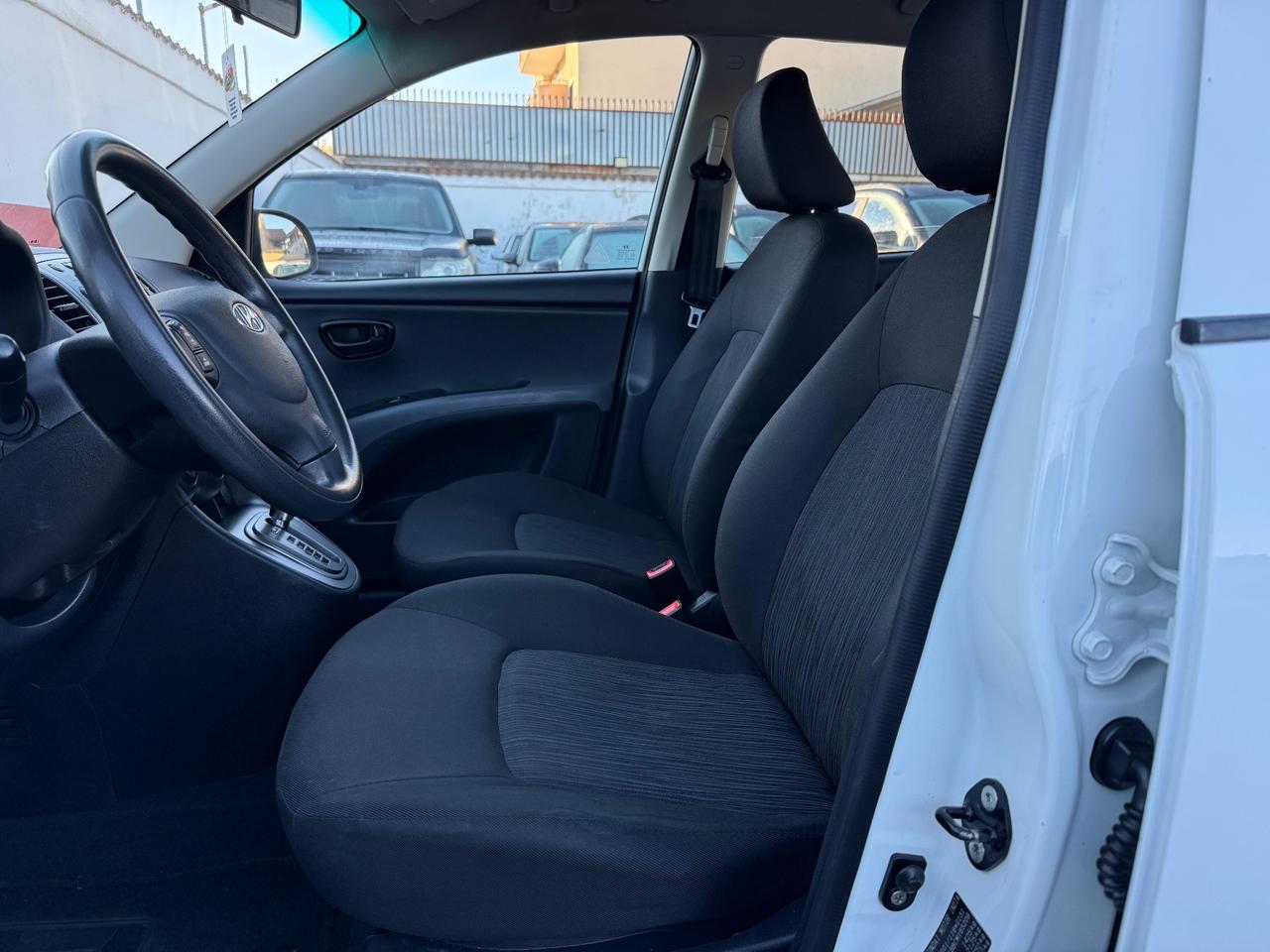 Hyundai i10 1.1 Cambio Automatico