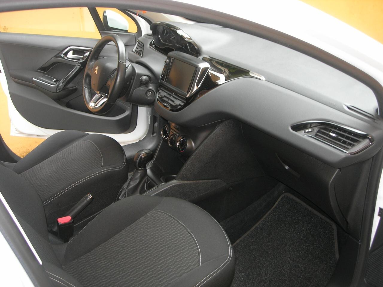 Peugeot 208 PureTech 82 5 porte Allure