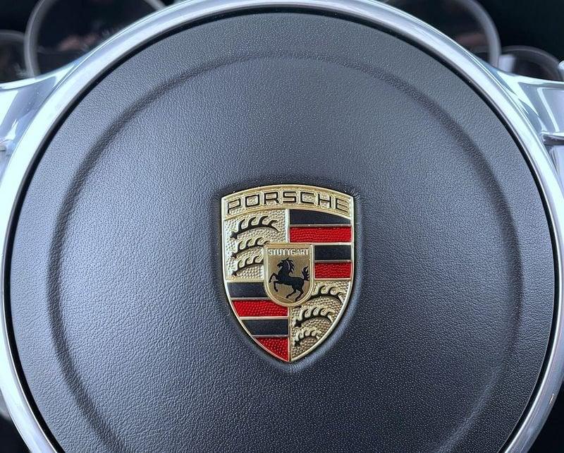 Porsche 911 CARRERA 4 Cabriolet GTS PDK