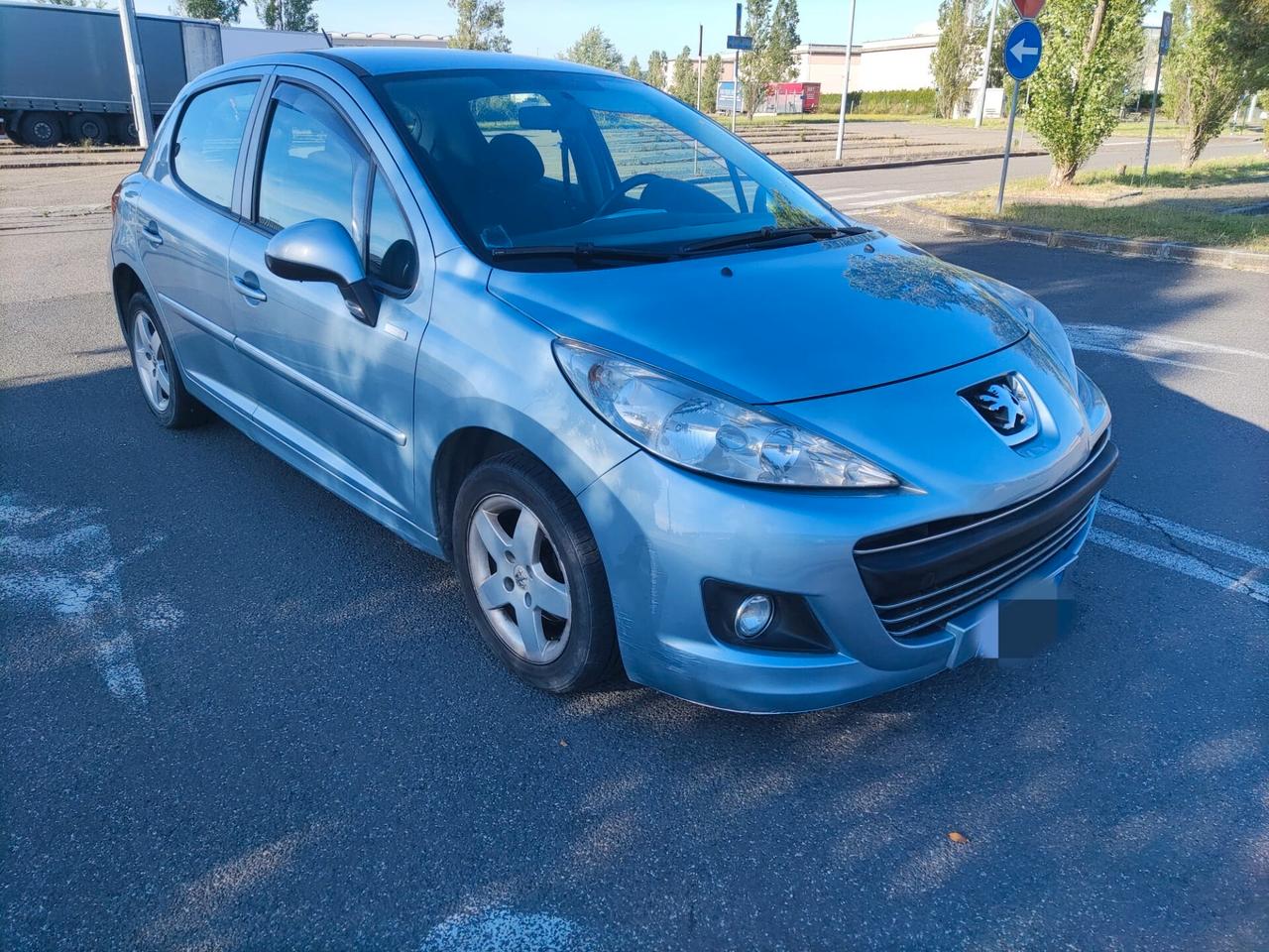 Peugeot 207 1.4 HDi ok neopatentati. Energie Sport