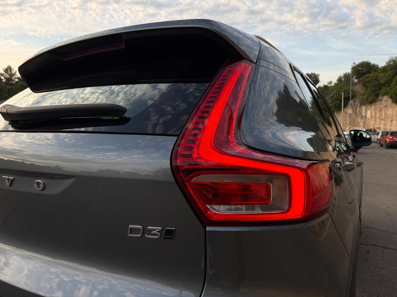Volvo XC40 D4 AWD/2.0 150 CV/CERCHI 19"/TAGLIANDI VOLVO