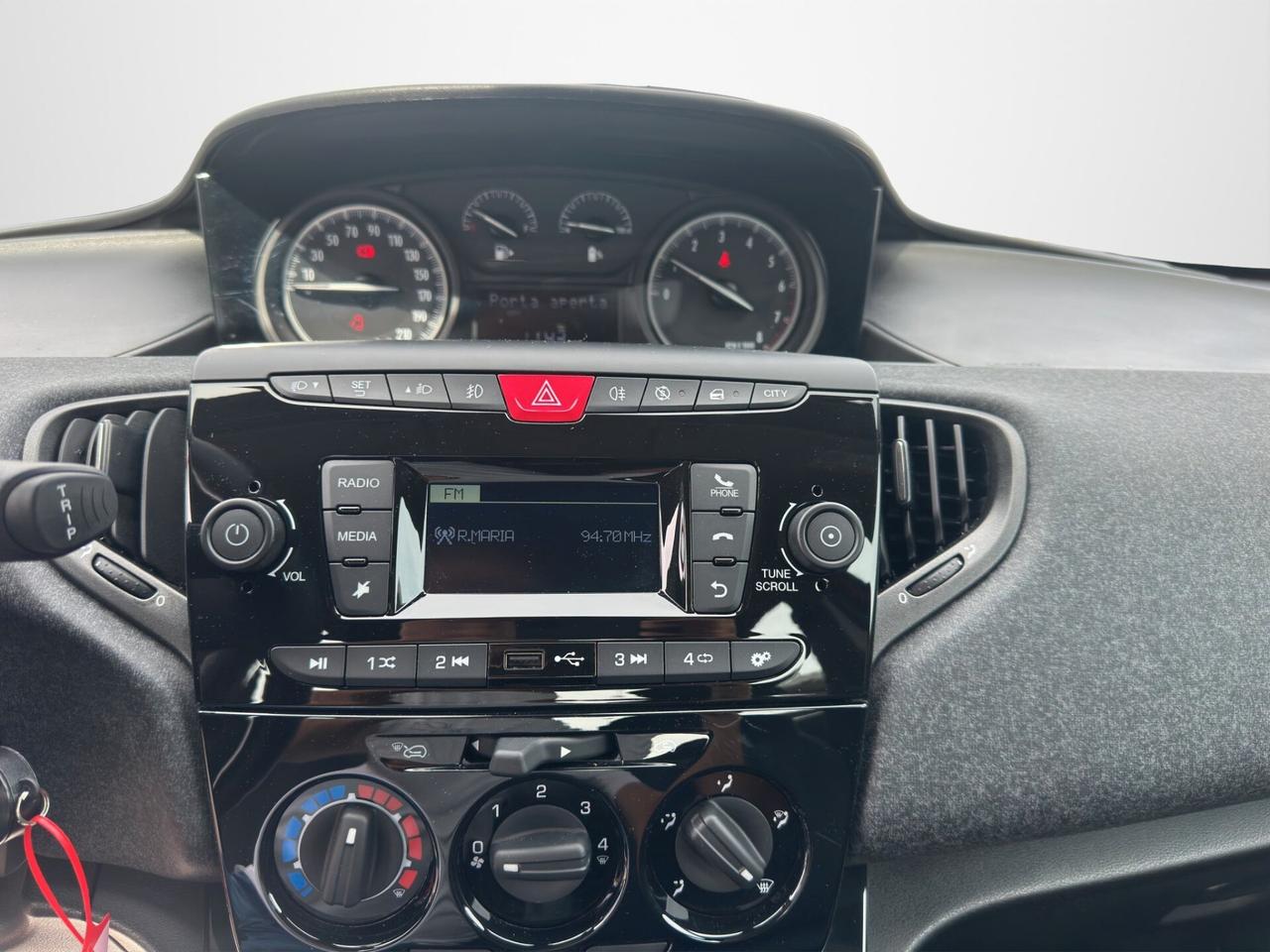 Lancia Ypsilon 1.0 FireFly 5 porte S&S Hybrid Ecochic Silver