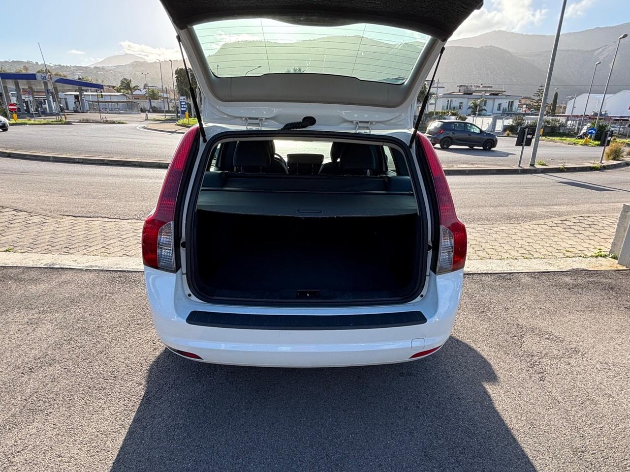 Volvo V50 D4 R-design