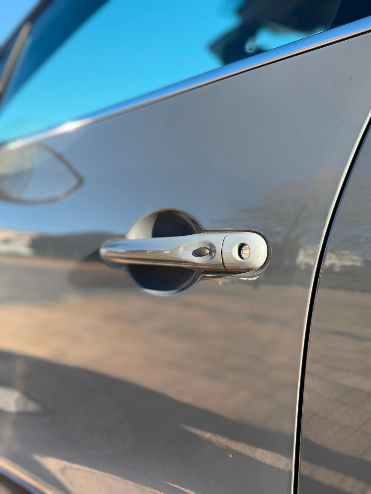 Renault Clio 1.5 dCi 5 porte Moschino Intens neopatentati