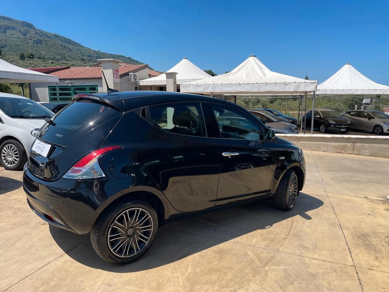 Lancia Ypsilon 1.0 FireFly 5 porte S&S Hybrid Gold