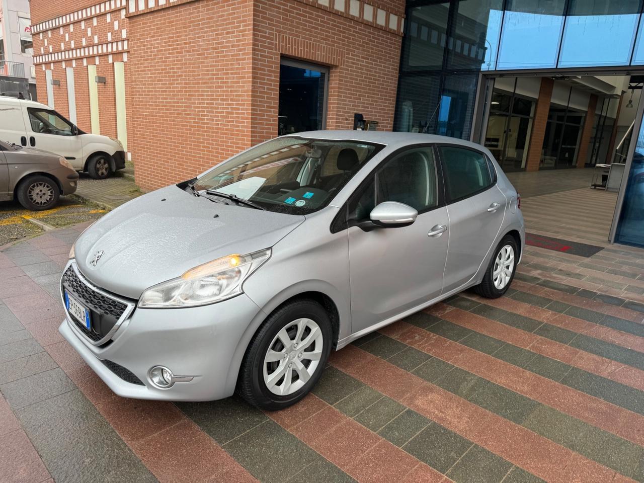 Peugeot 208 1.2 VTi 82 CV 5 porte Allure Neopatentati