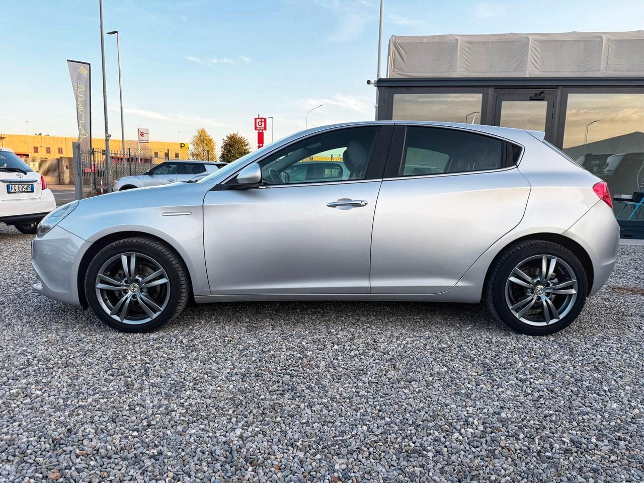 Alfa Romeo Giulietta 1.6 JTDm-2 105 CV SENSORI PDC CRUISE OK NEOPATENTATI