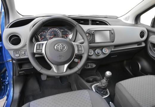 TOYOTA Yaris III 2015 - Yaris 5p 1.5h Active my16