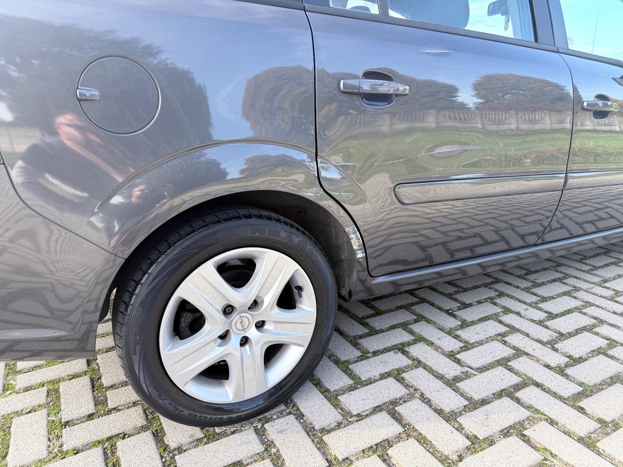 Opel Zafira 1.6 16V VVT Cosmo