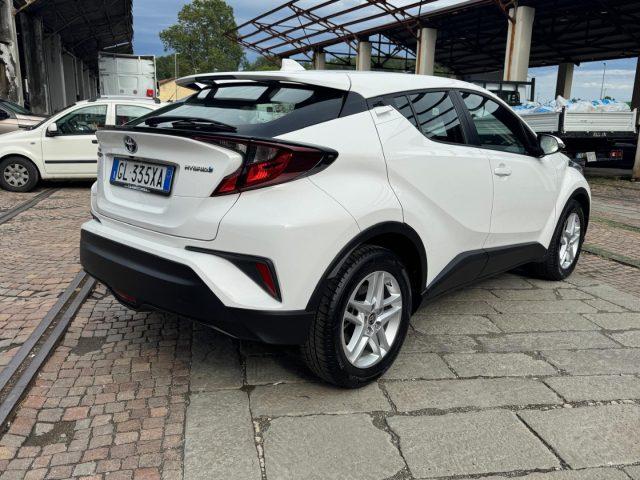 TOYOTA C-HR 1.8 Hybrid E-CVT Business