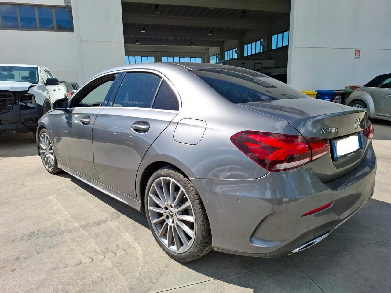 Mercedes-benz A 180 d sedan Premium auto - sinistrata