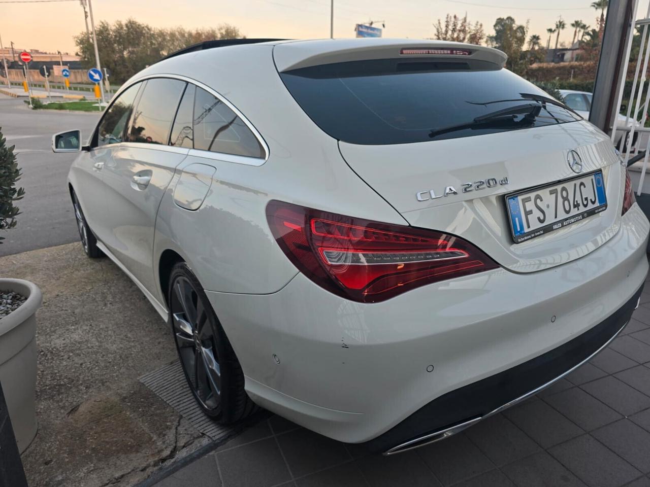Mercedes-benz CLA 220 d S.W. Automatic Premium PACCHETTO AMG