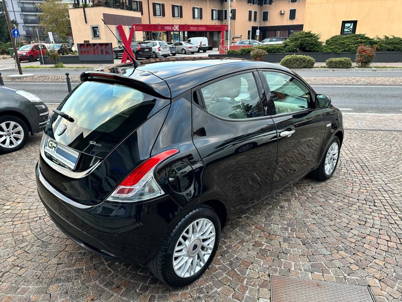 Lancia Ypsilon 1.2Bz 69CV 5P Gold - Neopatentati