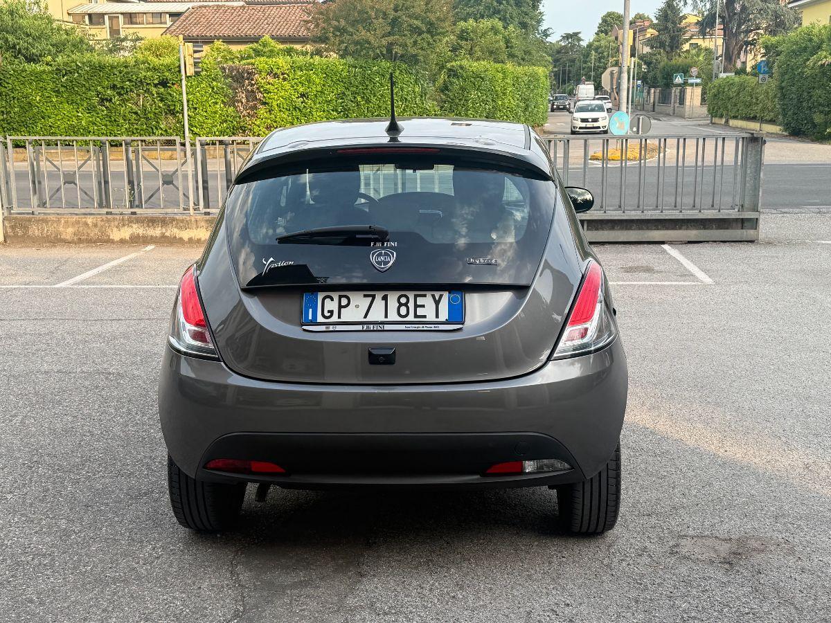 LANCIA - Ypsilon - 1.0 FireFly 5p.S&S Hyb. Platino
