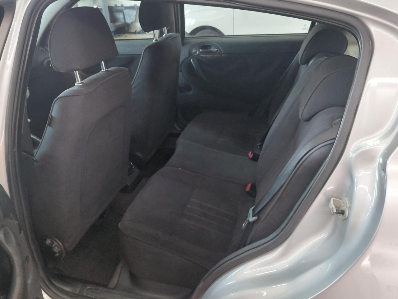 Alfa Romeo 147 1.9 JTD (120) SOLI 117000 KM